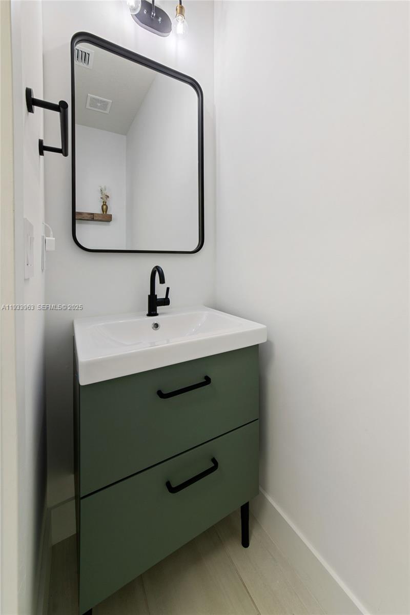 5180 3 / 3 1421 кв.футов $ 2025-12-21 0 Фото