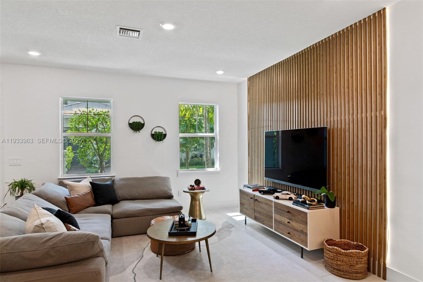 5180 3 / 3 1421 кв.футов $ 2025-12-21 0 Фото