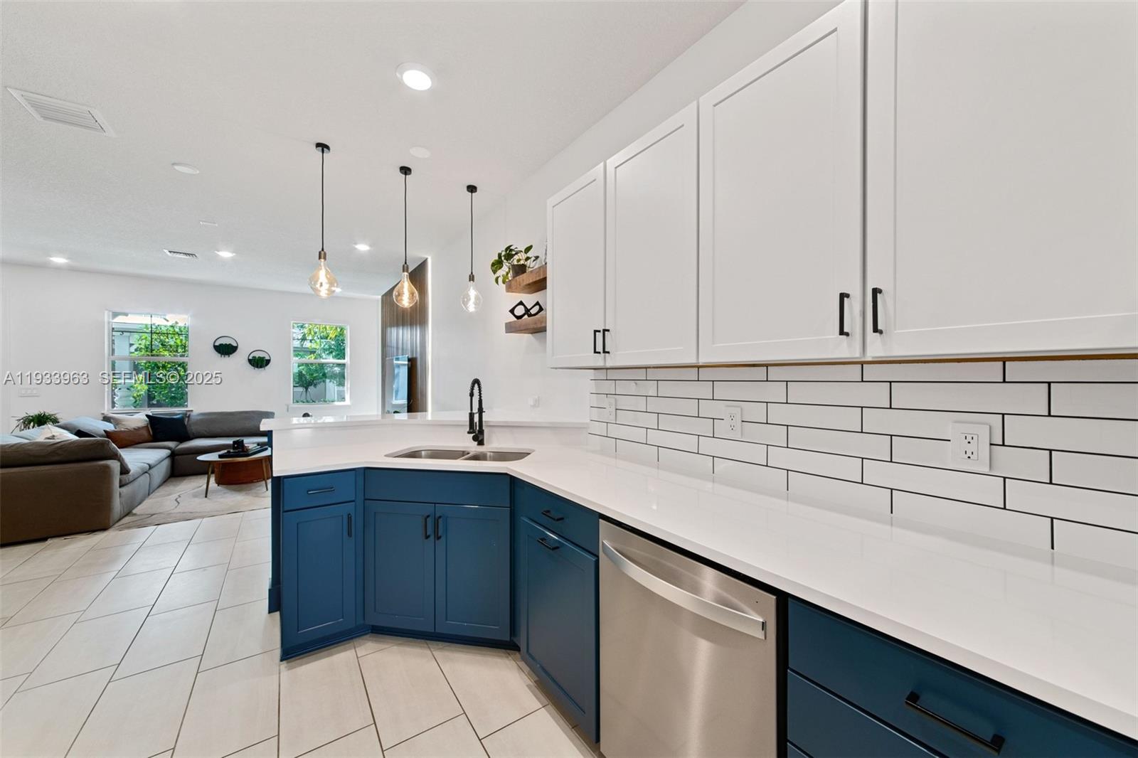 5180 3 / 3 1421 кв.футов $ 2025-12-21 0 Фото