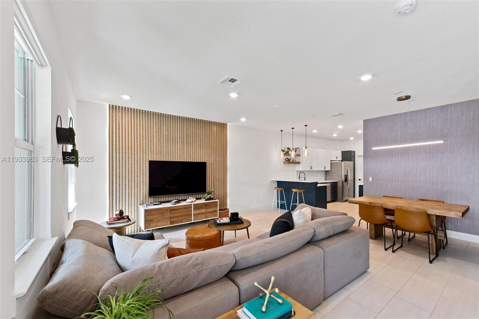 5180 3 / 3 1421 кв.футов $ 2025-12-21 0 Фото