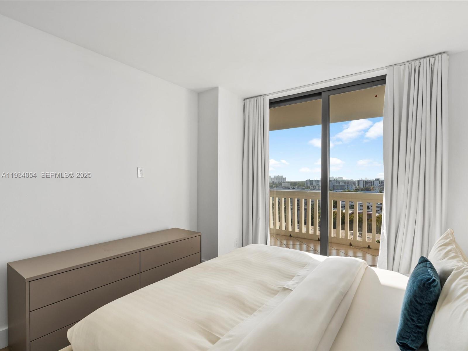 903 2 / 2 1564 sq. ft. $ 2025-12-22 0 foto