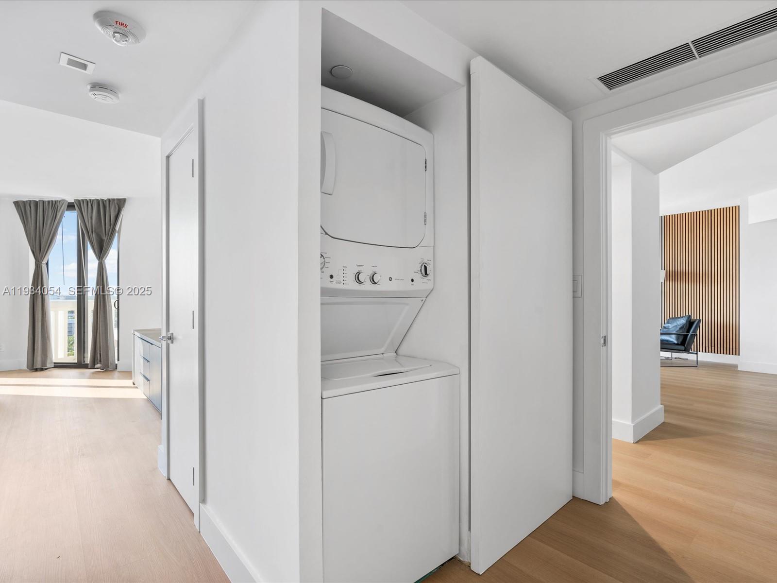 903 2 / 2 1564 sq. ft. $ 2025-12-22 0 foto