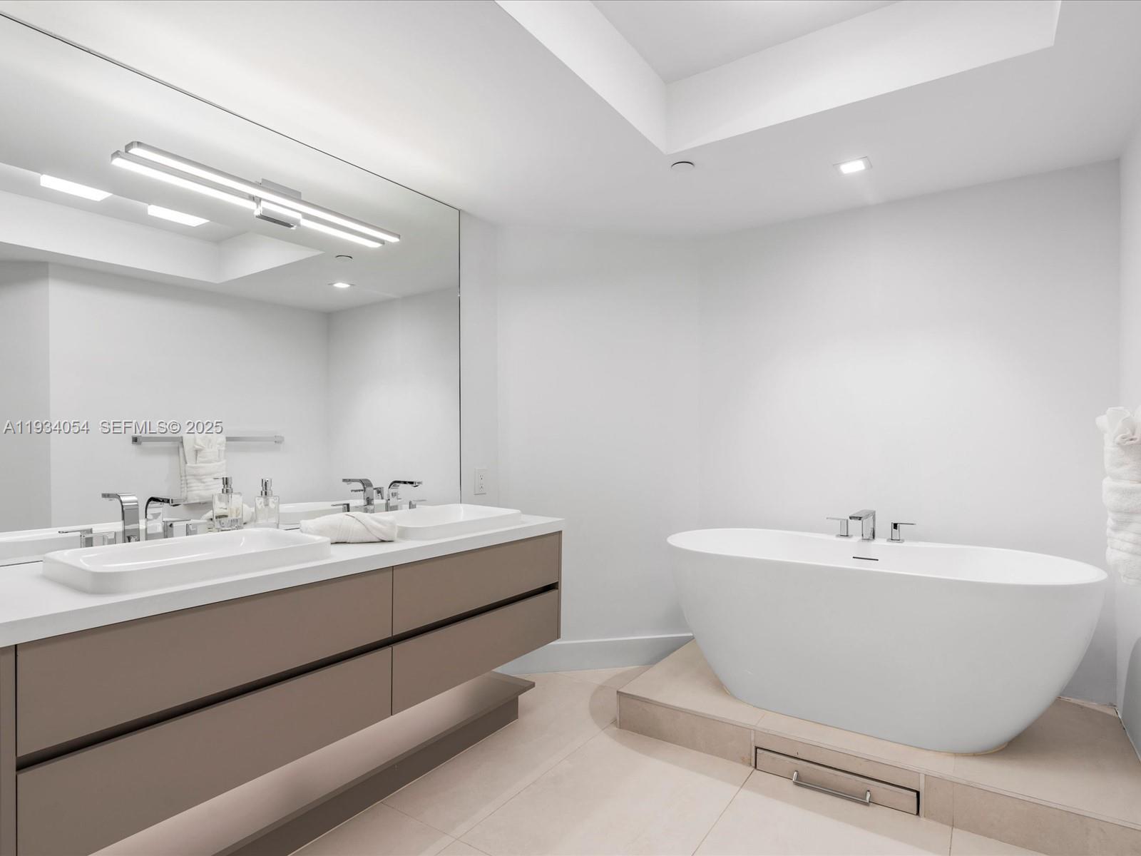 903 2 / 2 1564 sq. ft. $ 2025-12-22 0 foto