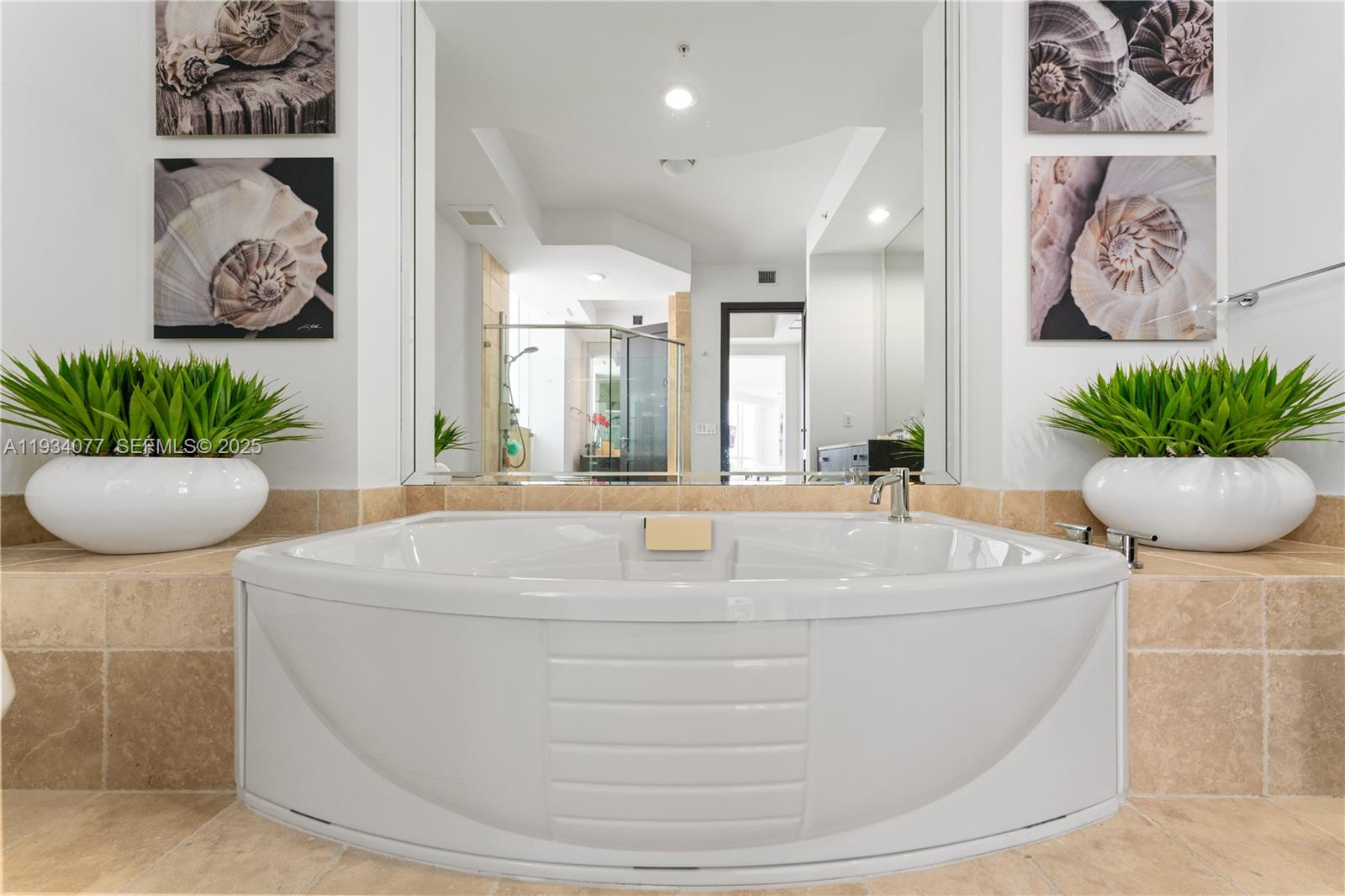 5001 3 / 4 3016 sq. ft. $ 2025-12-22 0 foto