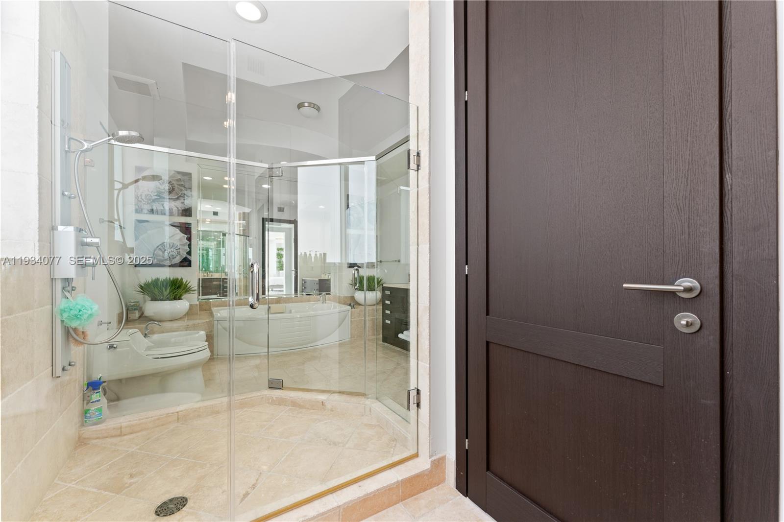 5001 3 / 4 3016 sq. ft. $ 2025-12-22 0 foto