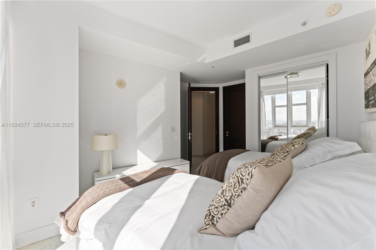 5001 3 / 4 3016 sq. ft. $ 2025-12-22 0 foto