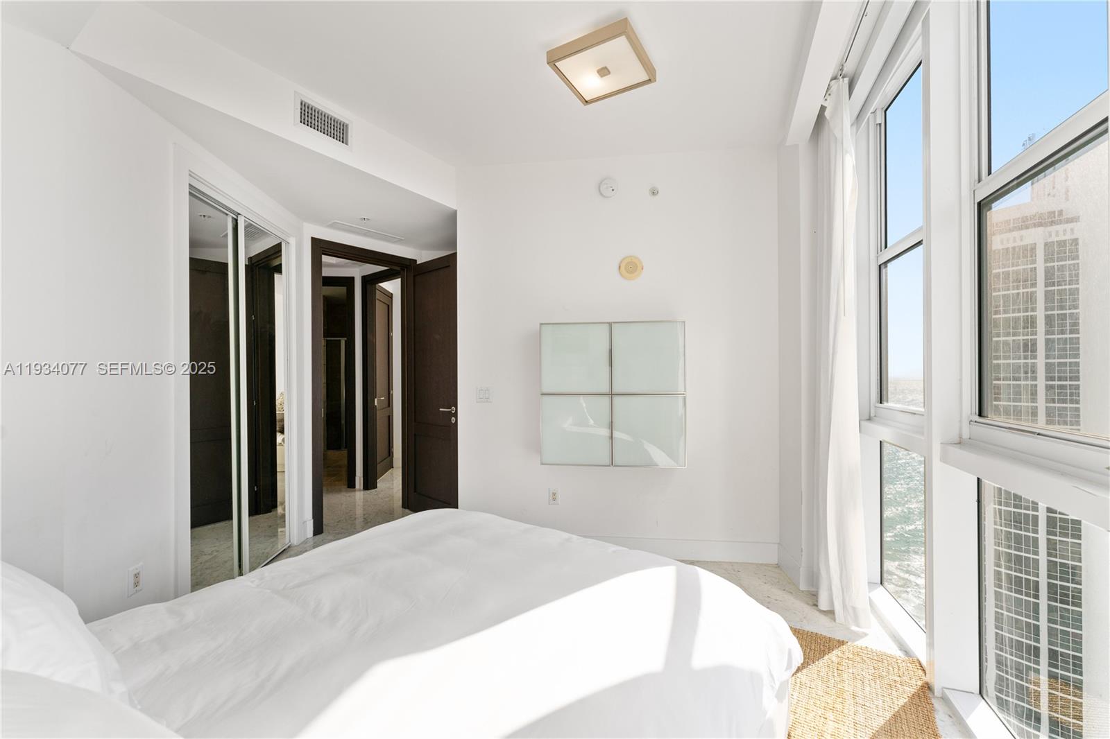 5001 3 / 4 3016 sq. ft. $ 2025-12-22 0 foto