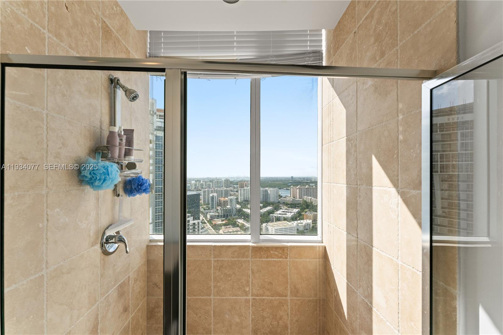 5001 3 / 4 3016 sq. ft. $ 2025-12-22 0 foto