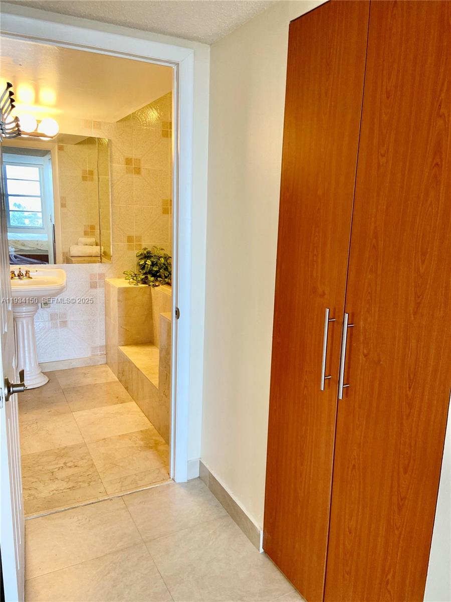 See details 819 2 / 2 1525 sq. ft. $ 2025-12-22 0 Photo