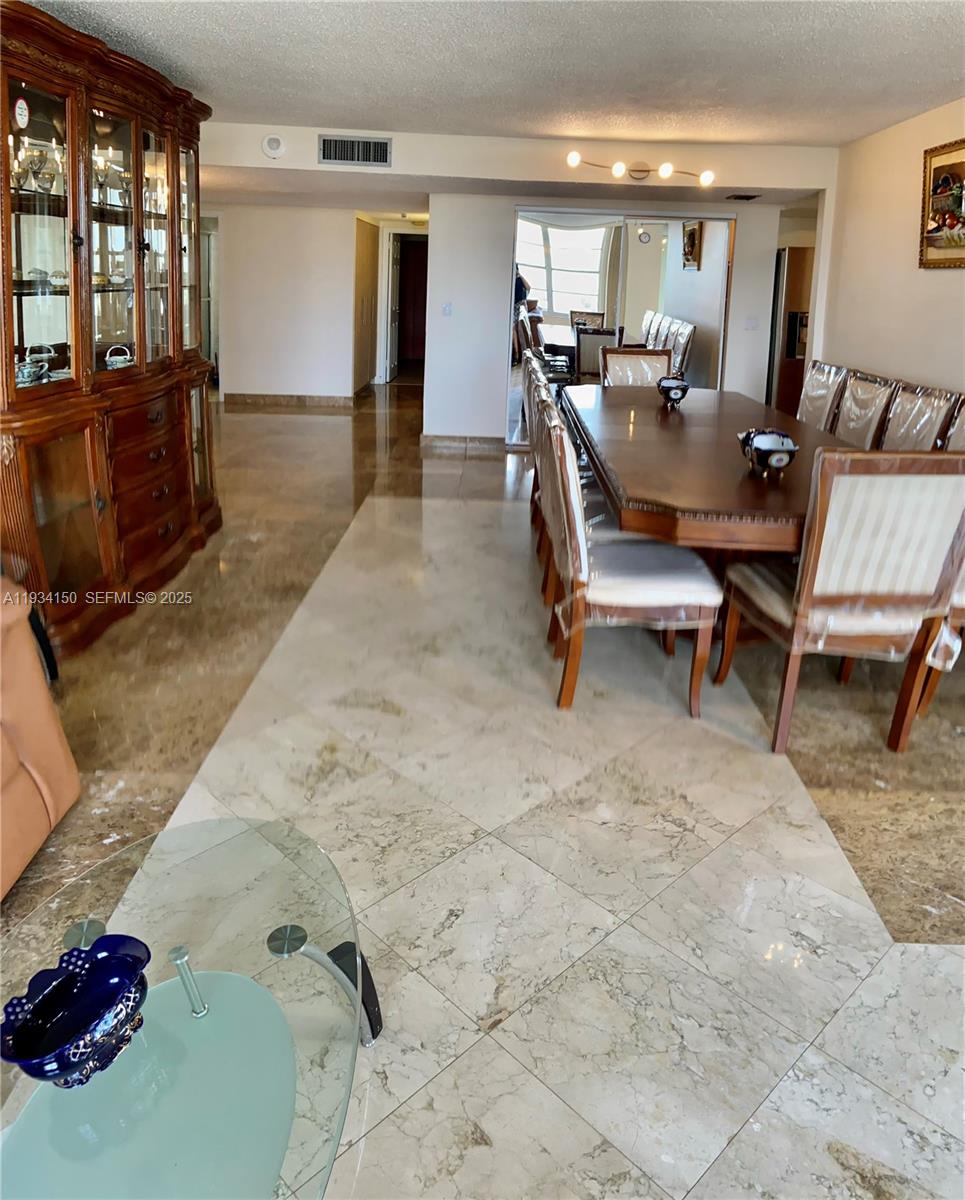 See details 819 2 / 2 1525 sq. ft. $ 2025-12-22 0 Photo