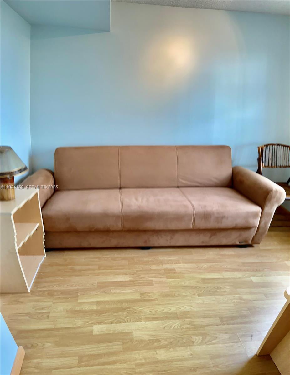 See details 819 2 / 2 1525 sq. ft. $ 2025-12-22 0 Photo