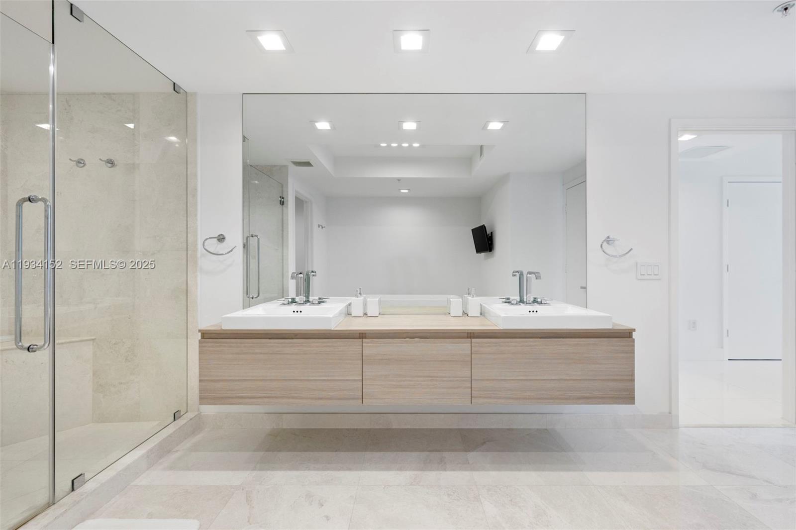 Photo of 17111 Biscayne Blvd  #1110, North Miami Beach, Florida, 33160 - 