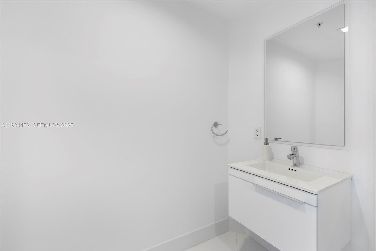 Photo of 17111 Biscayne Blvd  #1110, North Miami Beach, Florida, 33160 - 