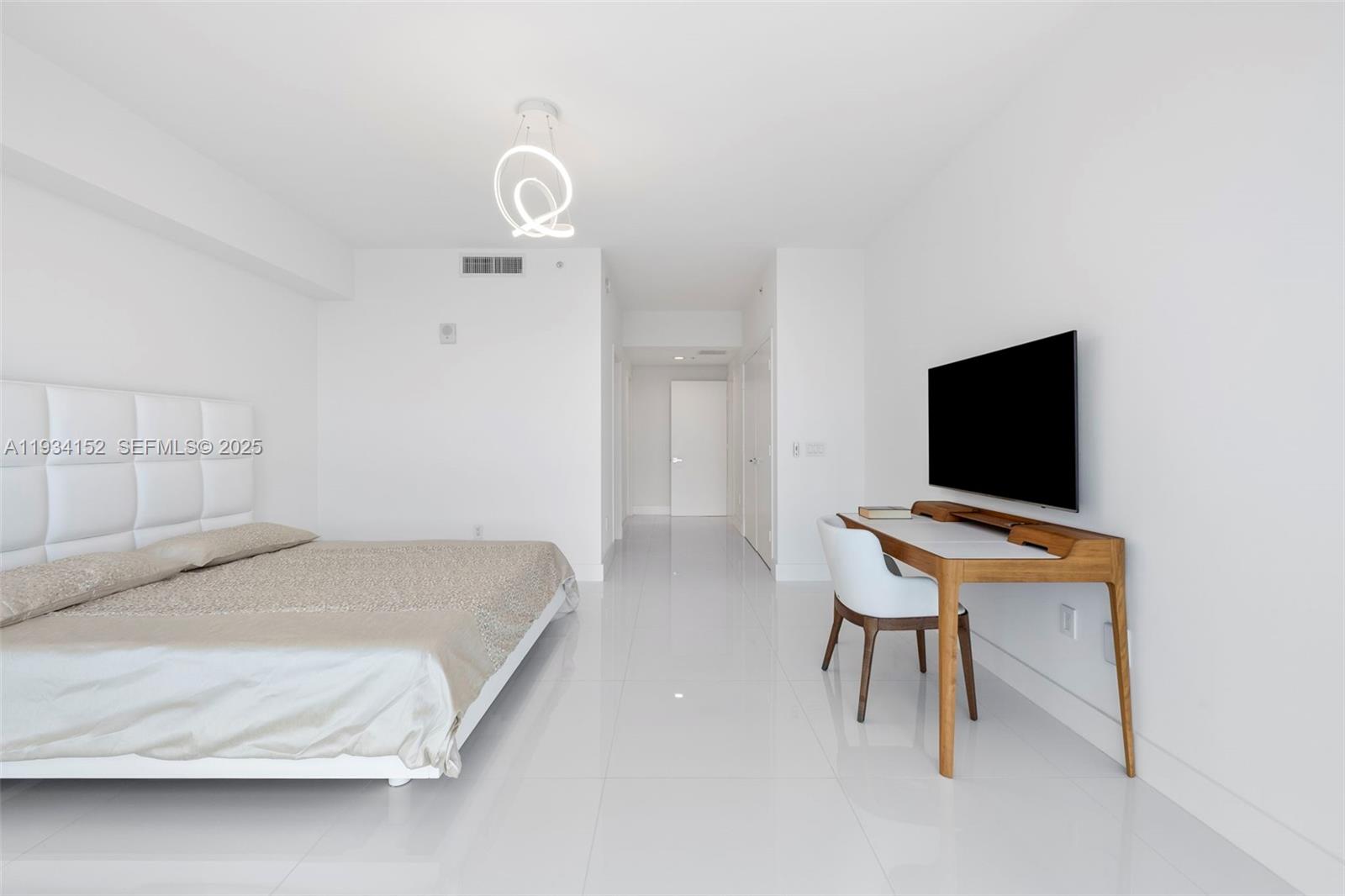 Photo of 17111 Biscayne Blvd  #1110, North Miami Beach, Florida, 33160 - 