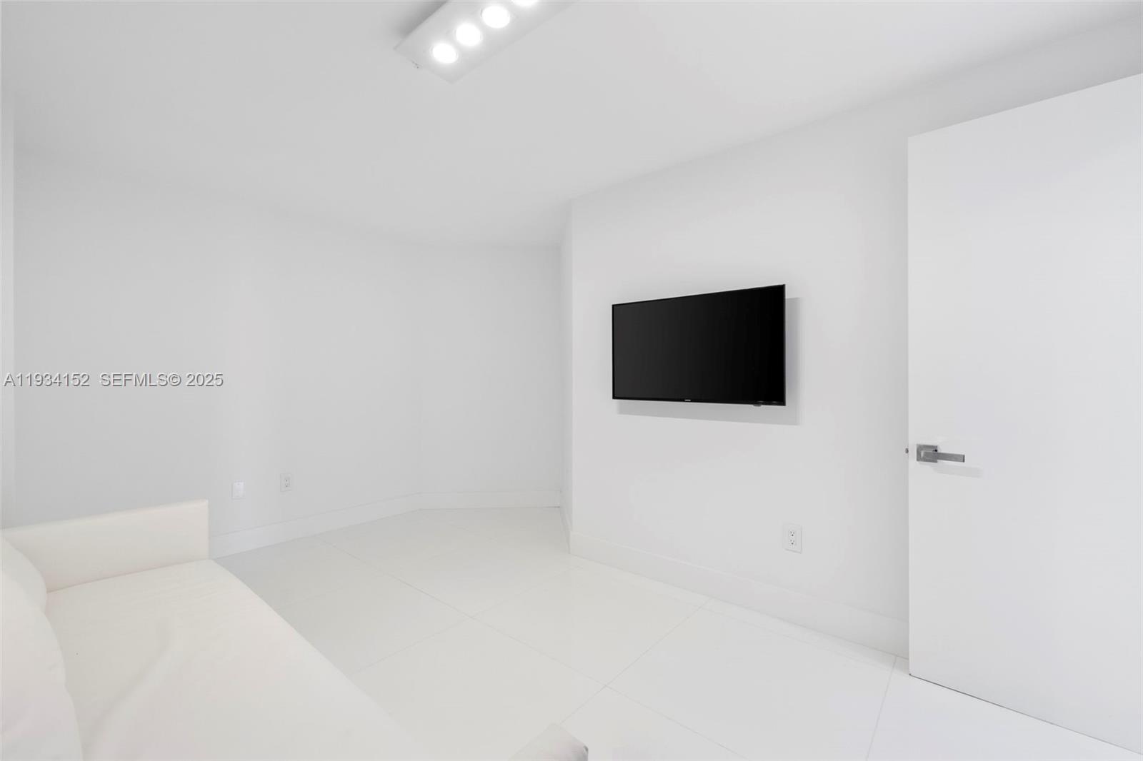 Photo of 17111 Biscayne Blvd  #1110, North Miami Beach, Florida, 33160 - 