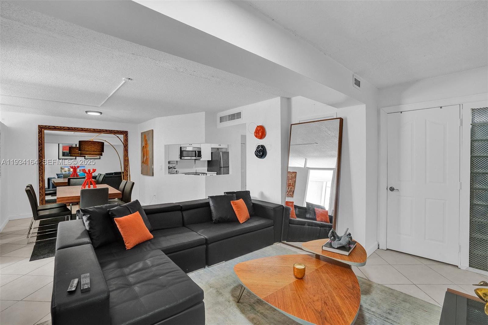 304-2 2 / 2 1036 sq. ft. $ 2025-12-22 0 Photo