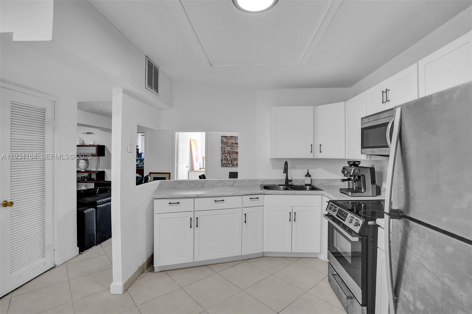 304-2 2 / 2 1036 sq. ft. $ 2025-12-22 0 Photo