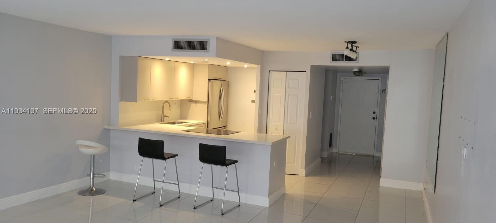 See details 1410 0 / 1 595 sq. ft. $ 2025-12-22 0 Photo