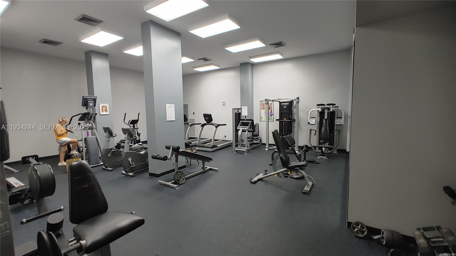 1405 1 / 2 1104 sq. ft. $ 2025-12-22 0 Photo