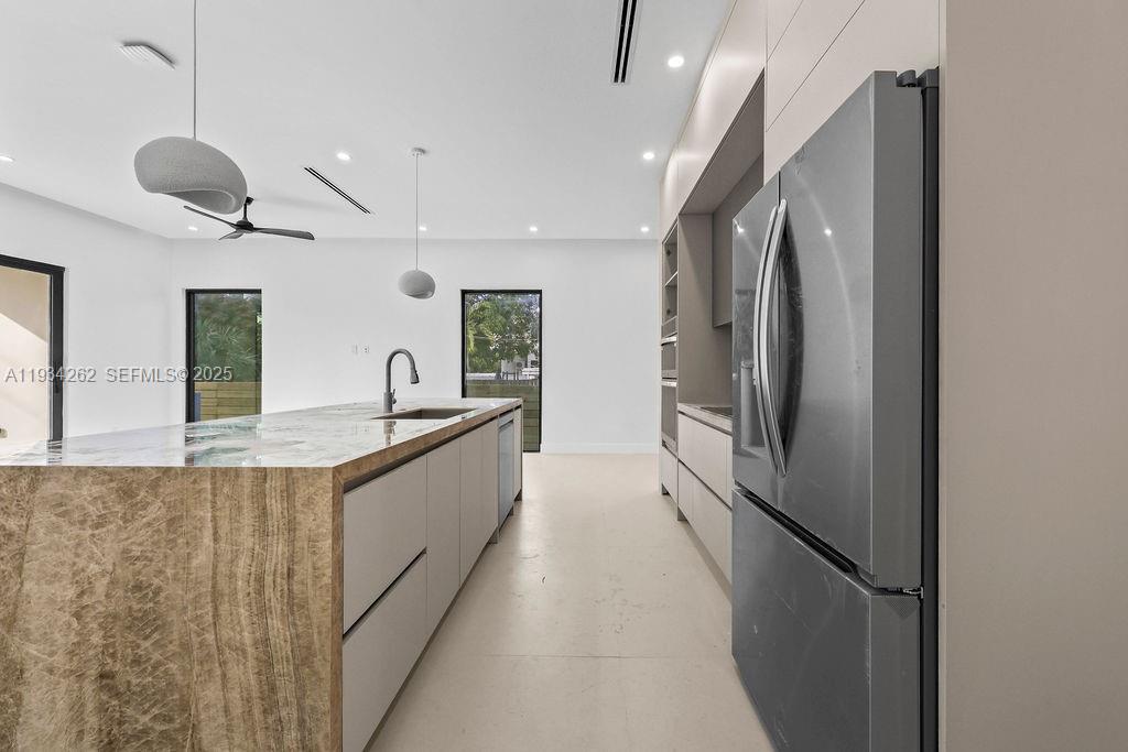   /  4992 sq. ft. $ 2025-12-22 0 foto