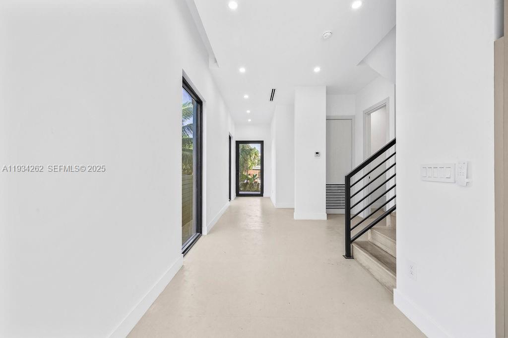   /  4992 sq. ft. $ 2025-12-22 0 foto