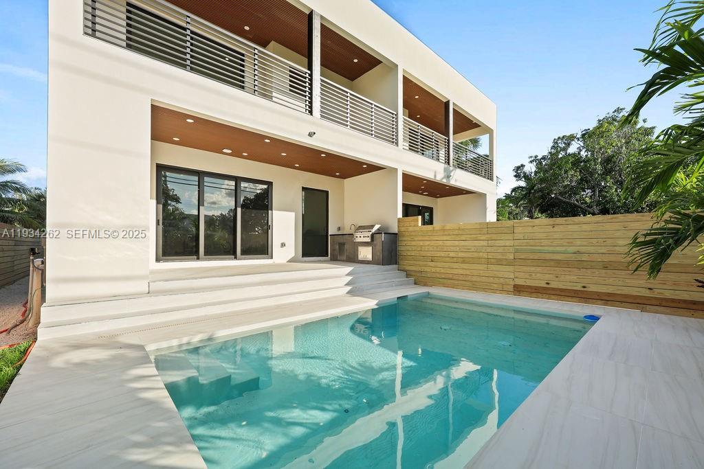   /  4992 sq. ft. $ 2025-12-22 0 foto