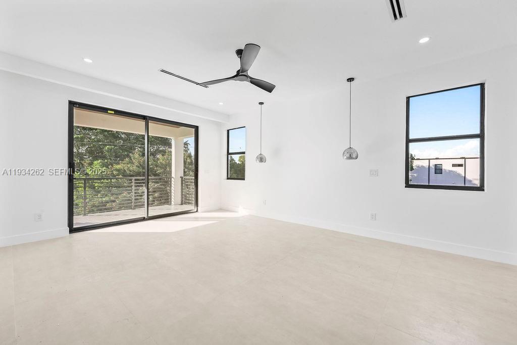   /  4992 sq. ft. $ 2025-12-22 0 foto