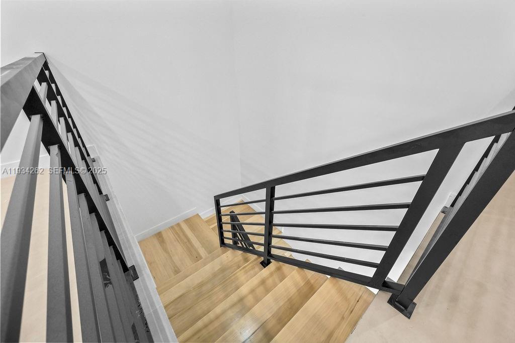   /  4992 sq. ft. $ 2025-12-22 0 foto