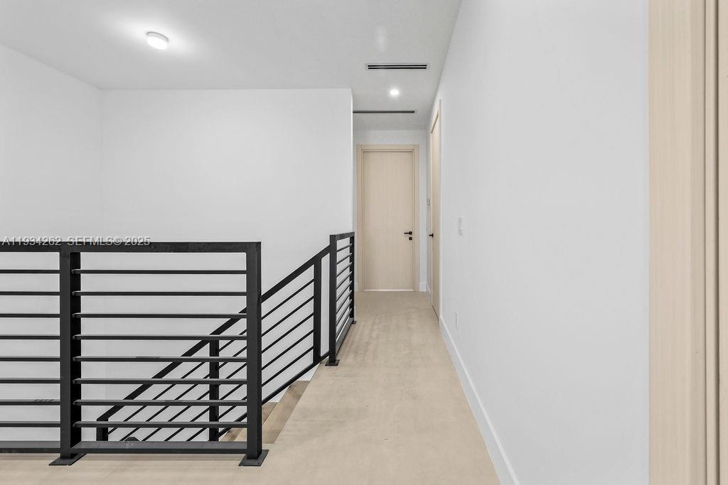   /  4992 sq. ft. $ 2025-12-22 0 foto