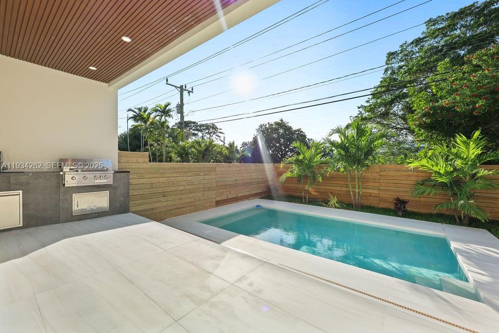   /  4992 sq. ft. $ 2025-12-22 0 foto