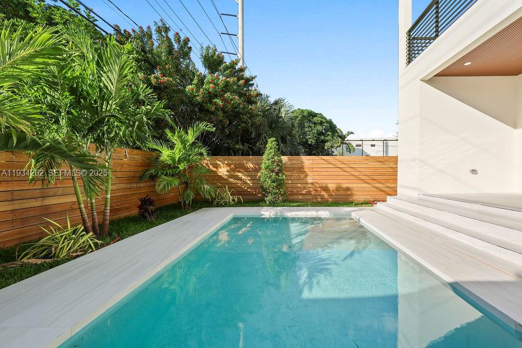   /  4992 sq. ft. $ 2025-12-22 0 foto