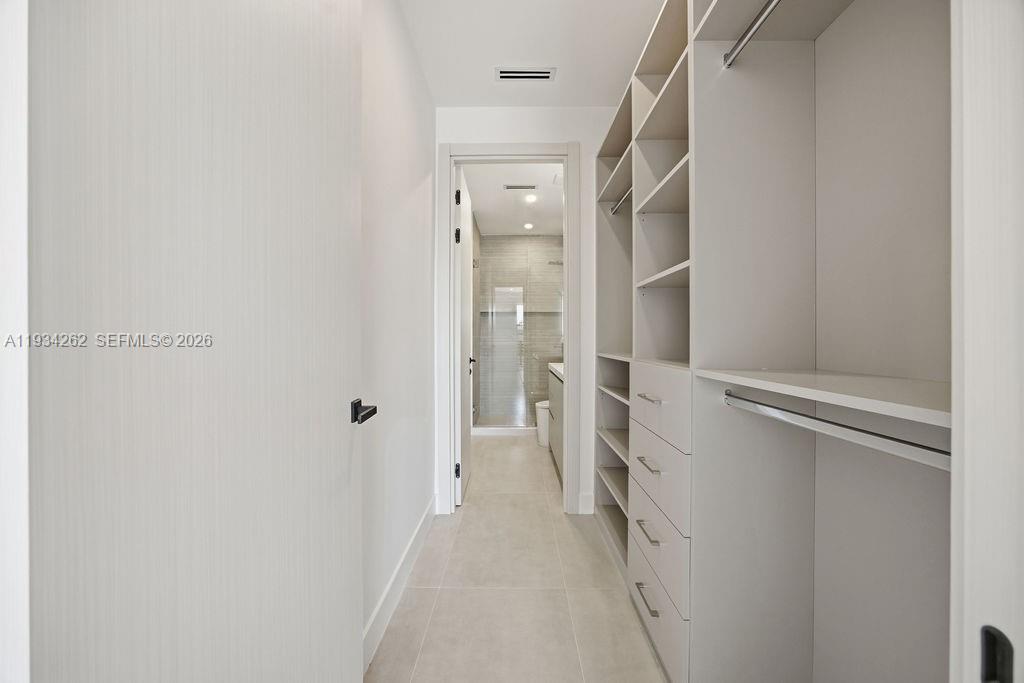   /  4992 sq. ft. $ 2025-12-22 0 foto