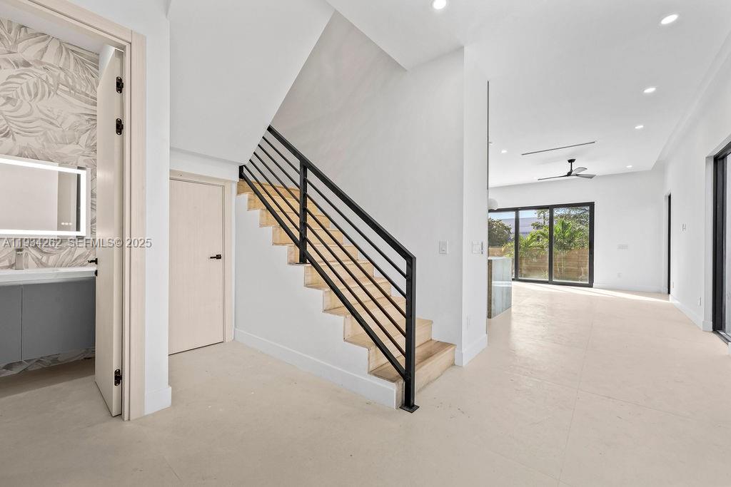   /  4992 sq. ft. $ 2025-12-22 0 foto