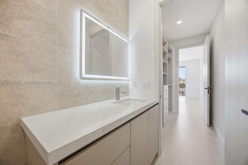   /  4992 sq. ft. $ 2025-12-22 0 foto