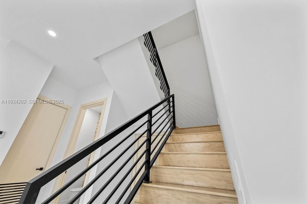   /  4992 sq. ft. $ 2025-12-22 0 foto