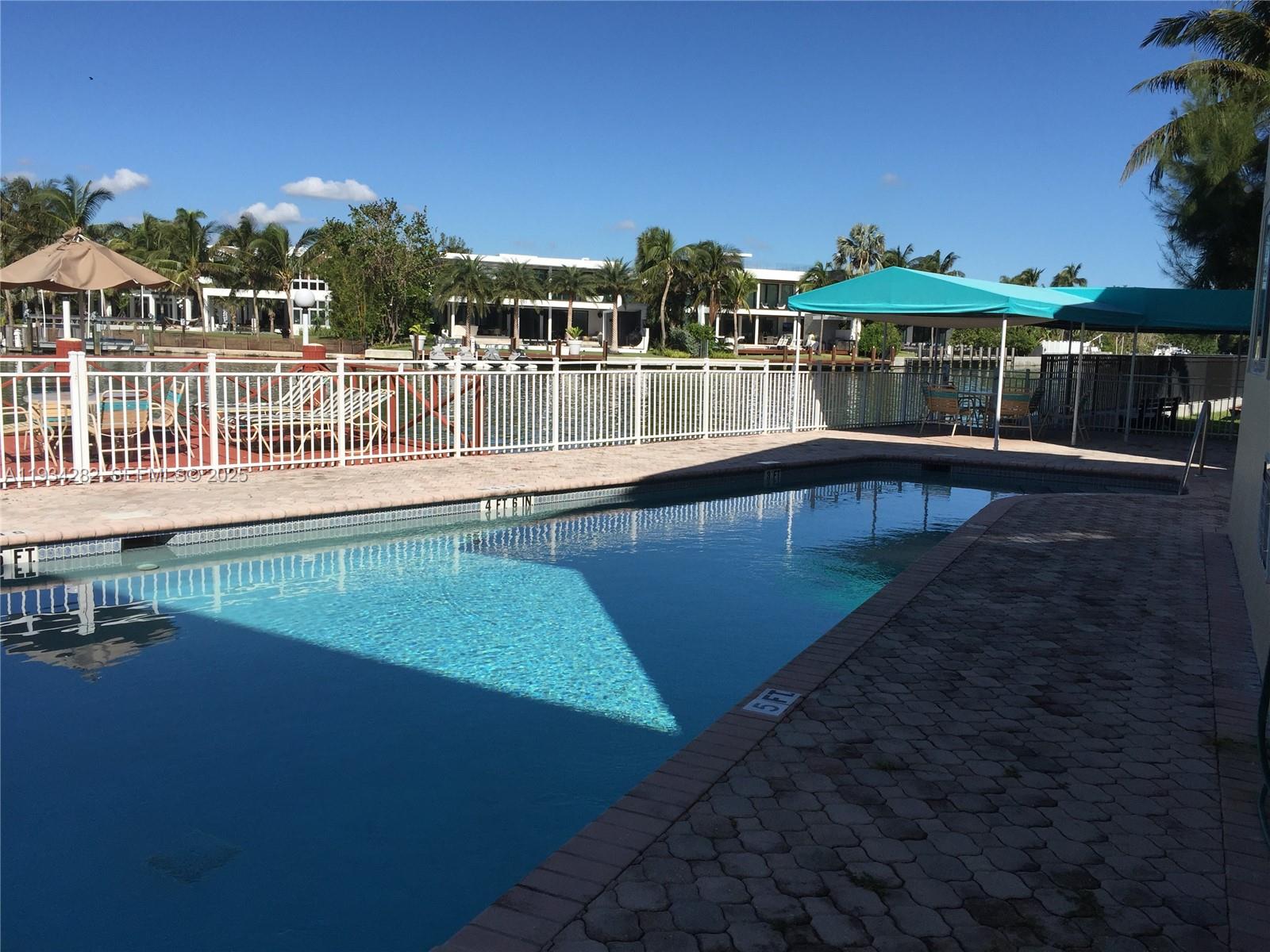 10  /   sq. ft. $ 2025-12-22 0 foto