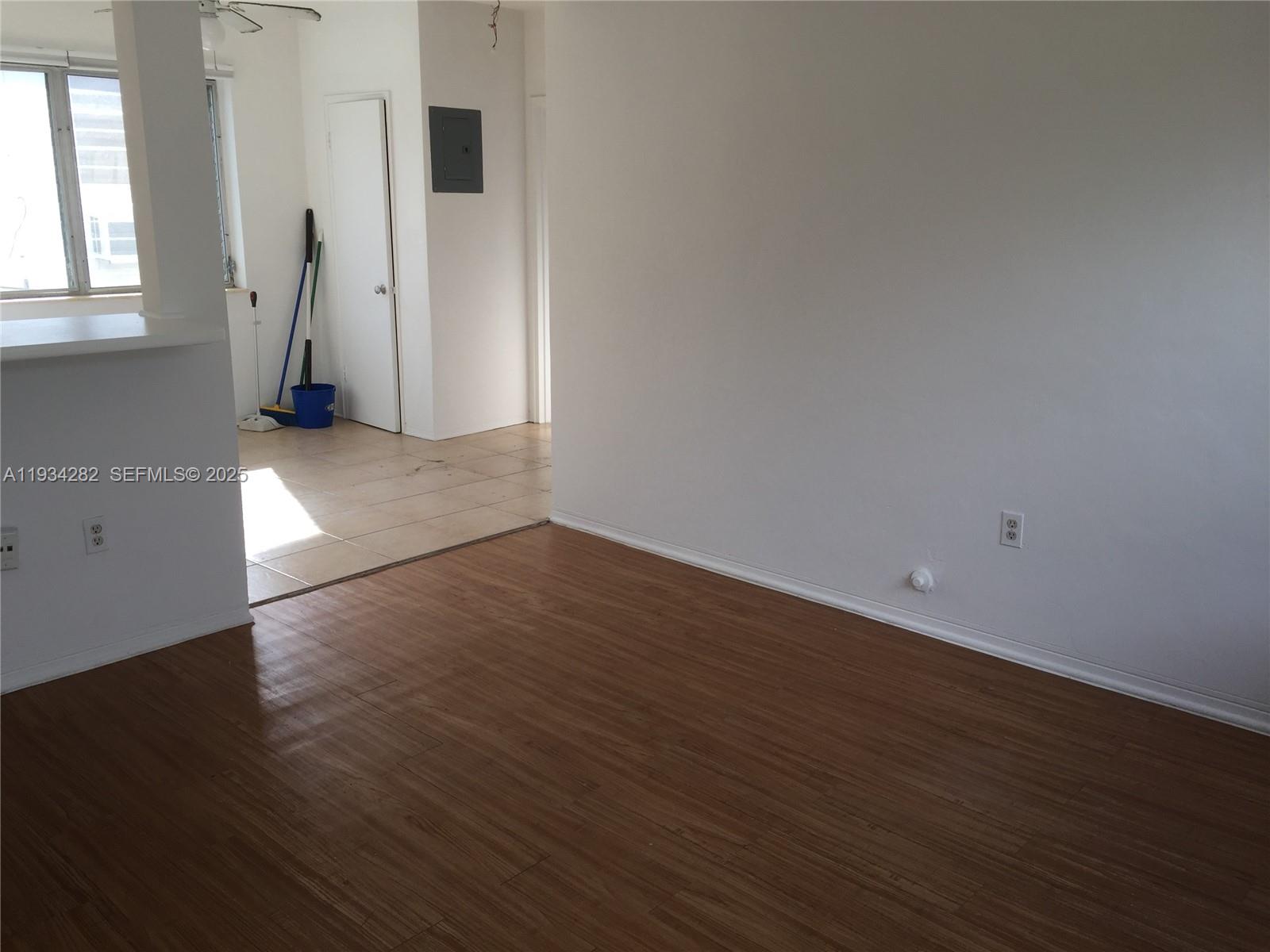 10  /   sq. ft. $ 2025-12-22 0 foto