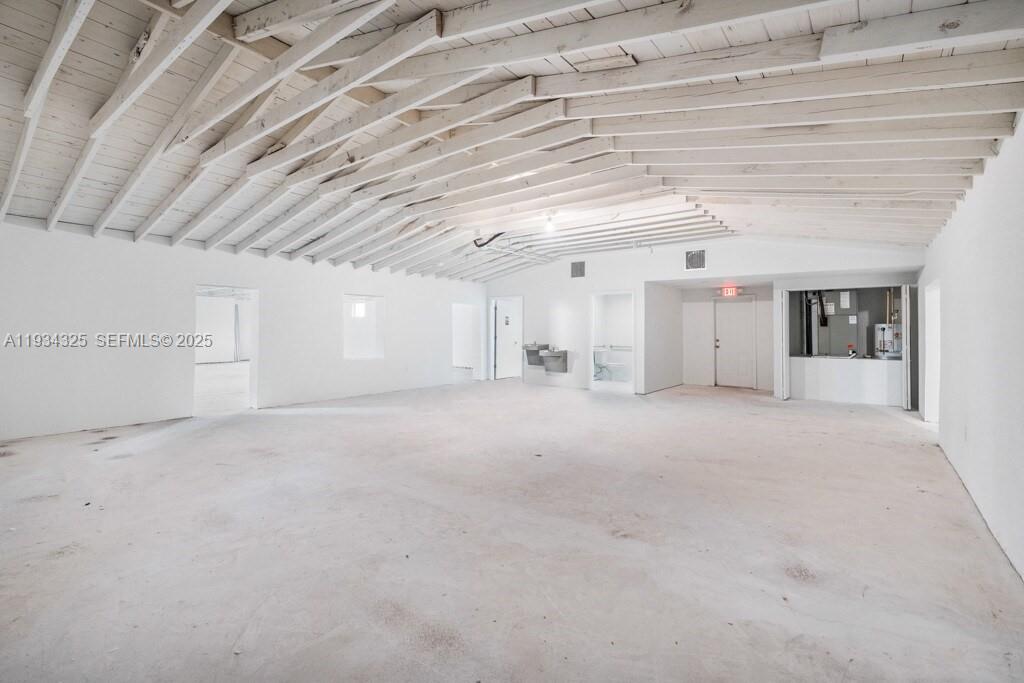   /   кв.футов $ 2025-12-22 0 Фото