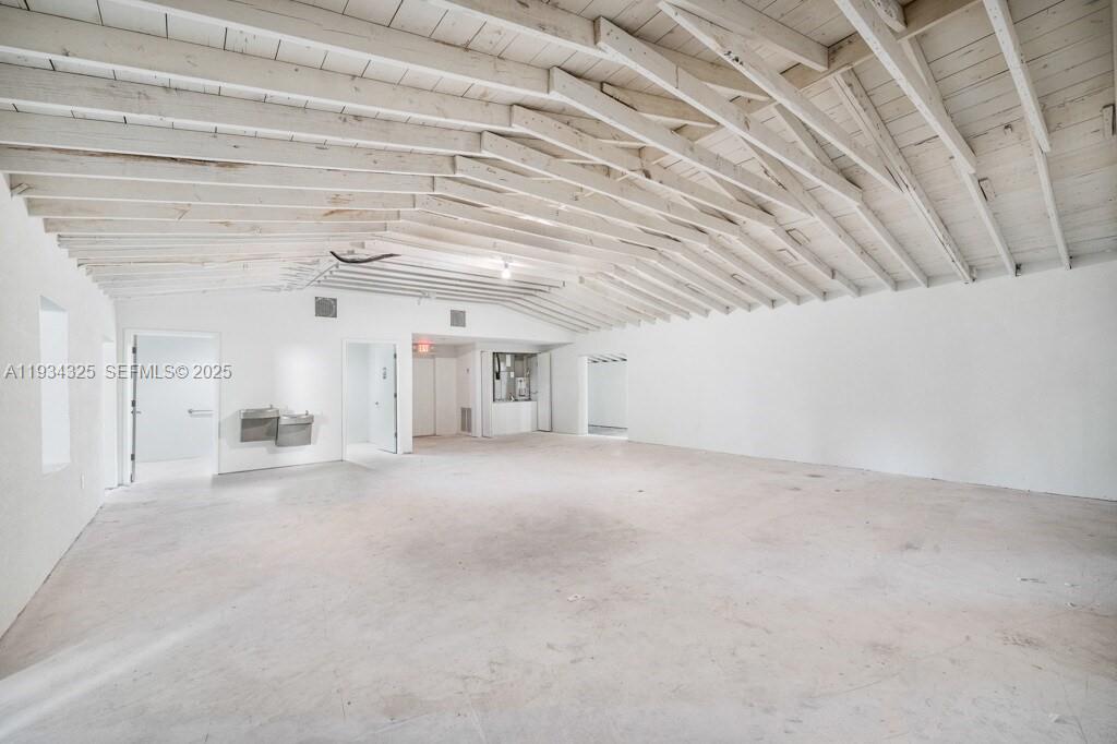   /   кв.футов $ 2025-12-22 0 Фото