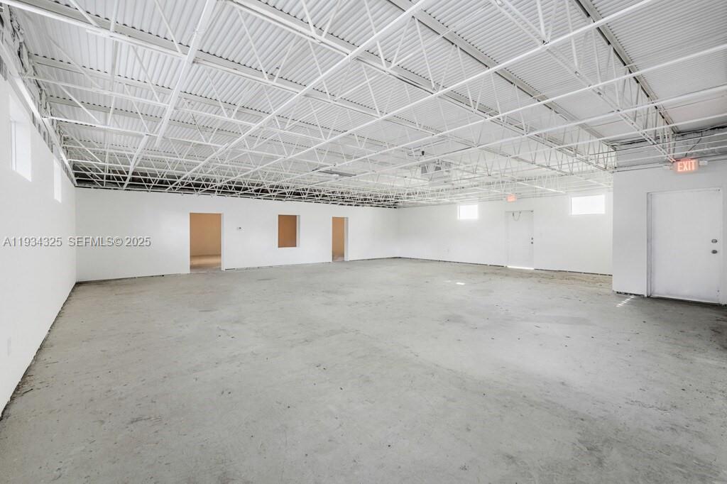   /   кв.футов $ 2025-12-22 0 Фото