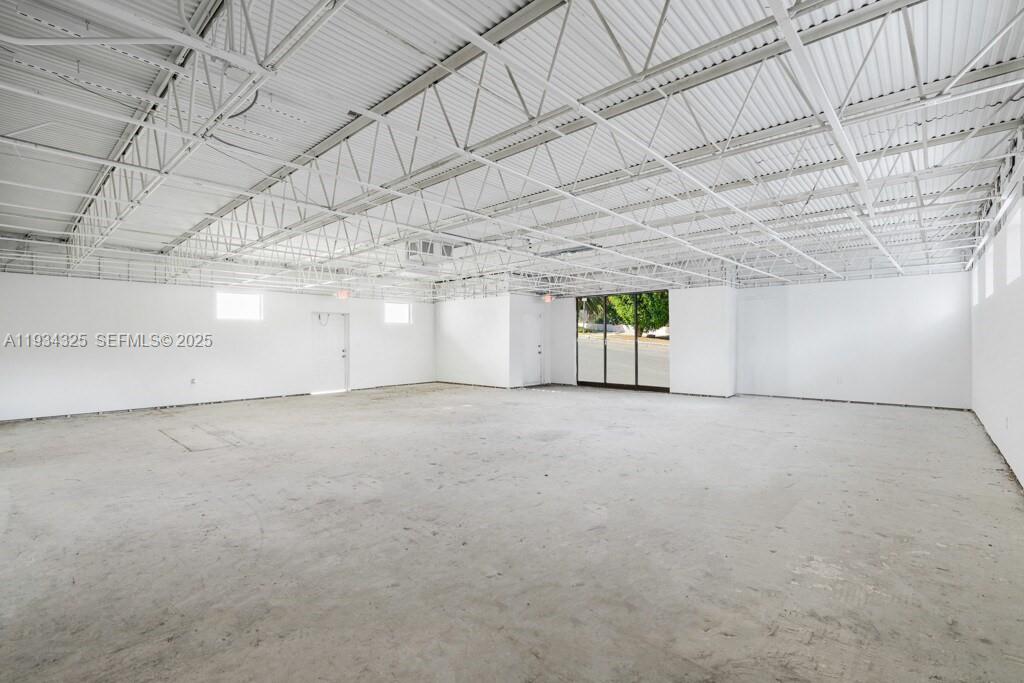   /   кв.футов $ 2025-12-22 0 Фото