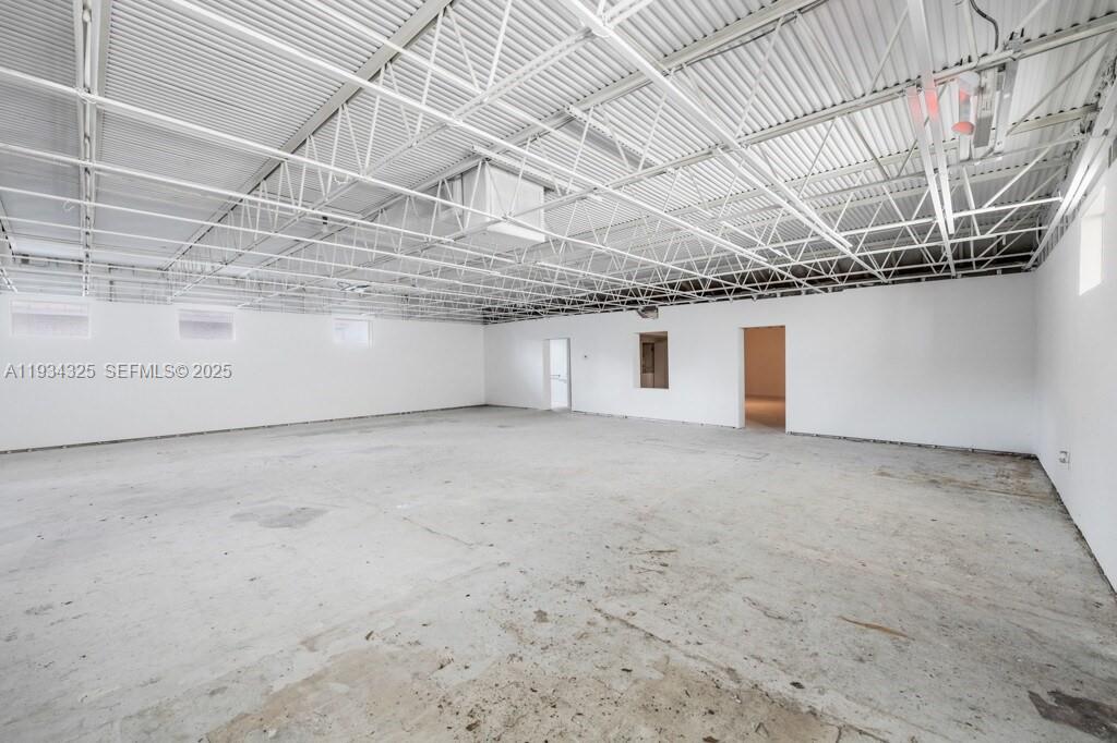   /   кв.футов $ 2025-12-22 0 Фото