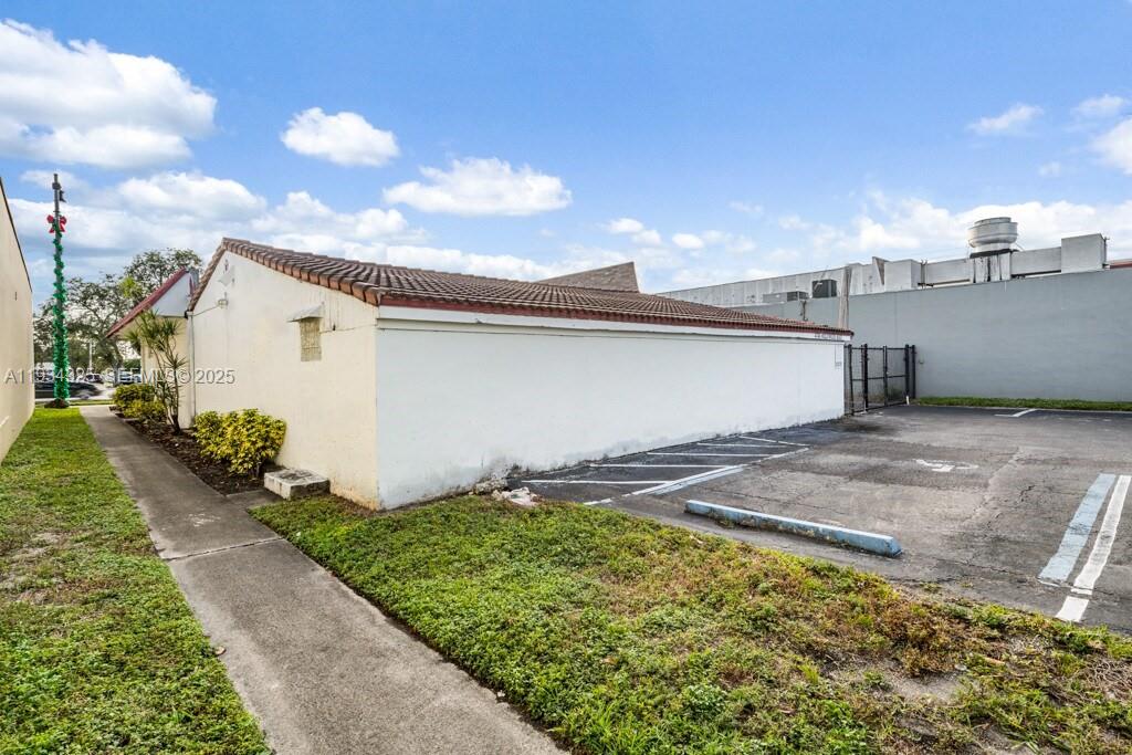   /   кв.футов $ 2025-12-22 0 Фото