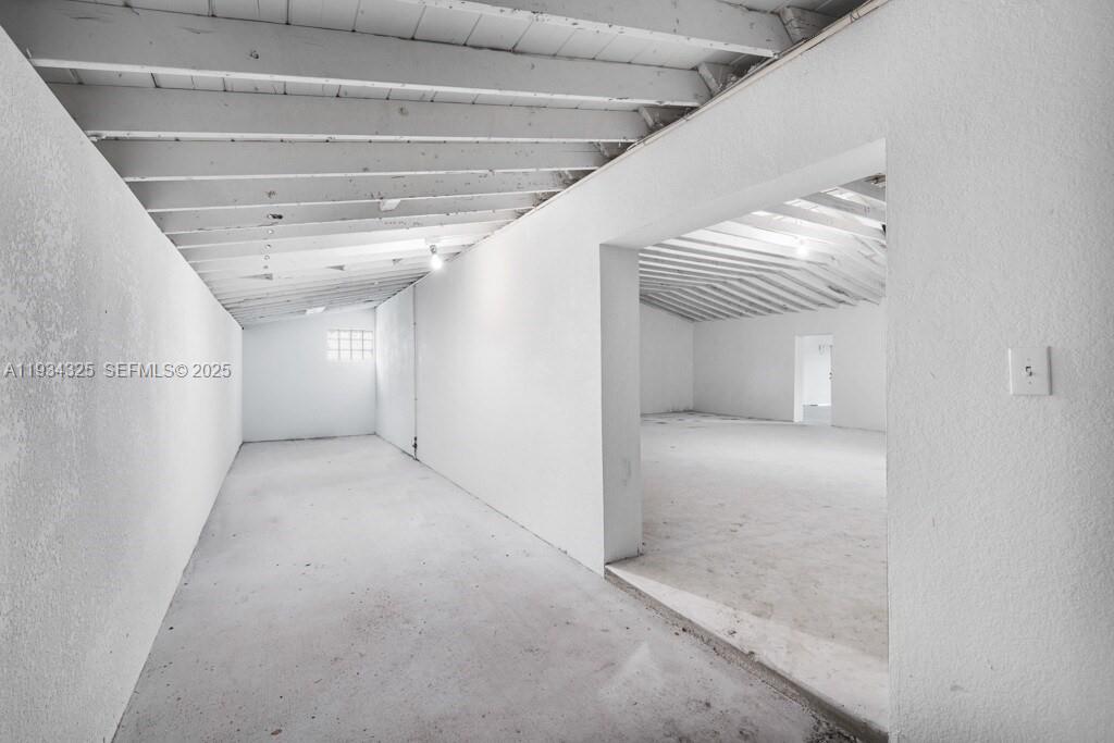   /   кв.футов $ 2025-12-22 0 Фото