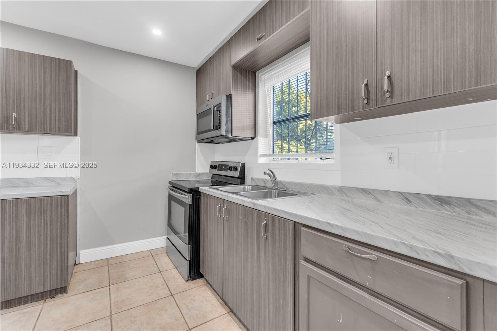   /  1500 sq. ft. $ 2025-12-22 0 Photo