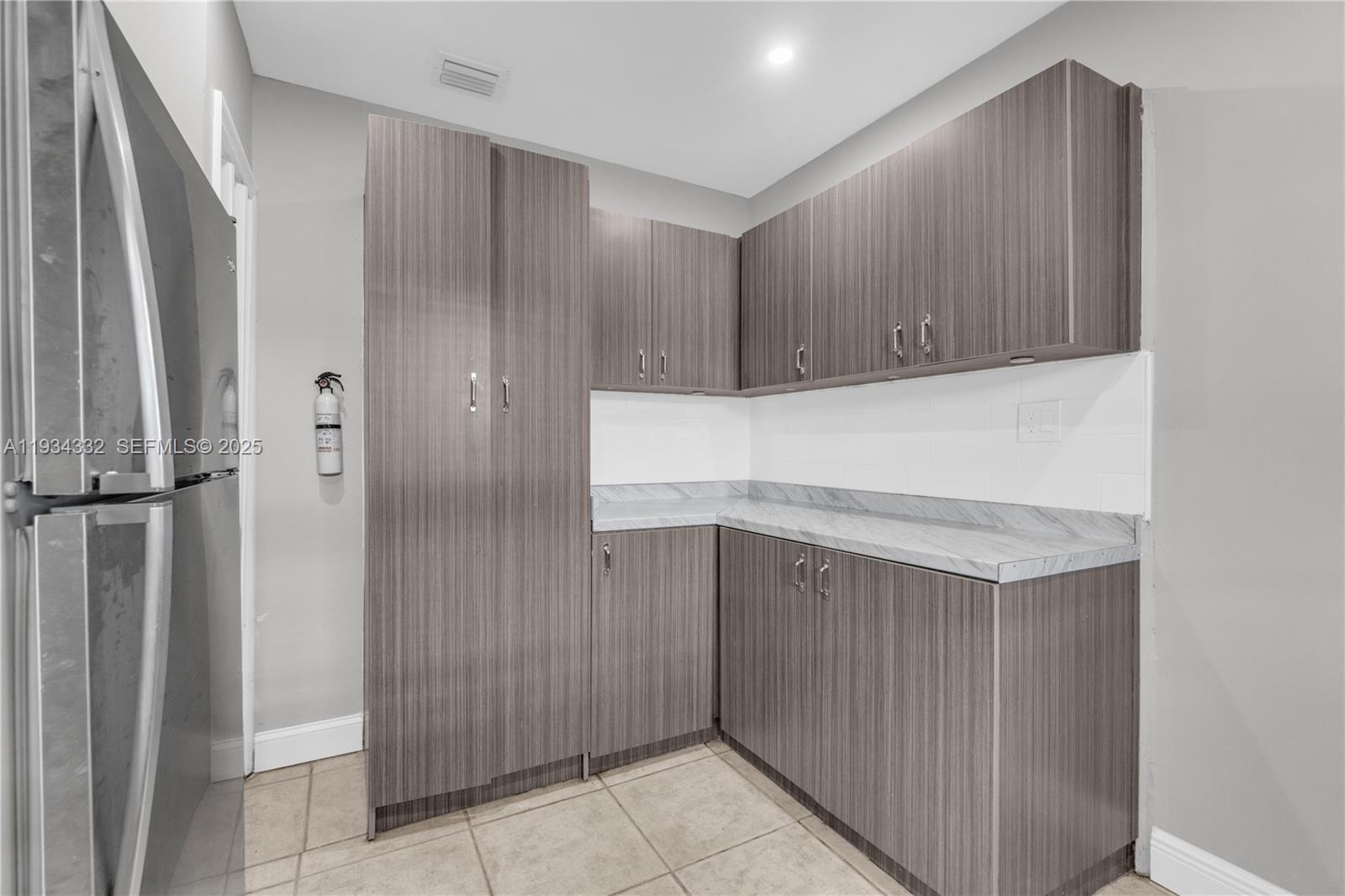   /  1500 sq. ft. $ 2025-12-22 0 Photo