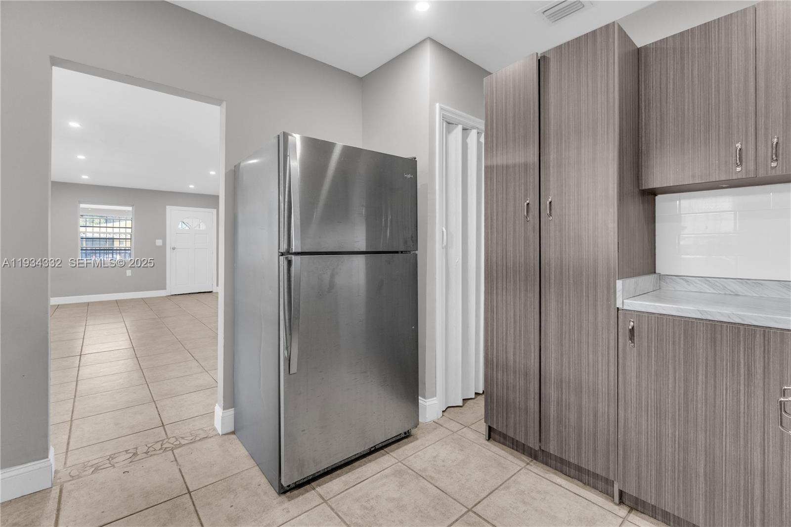   /  1500 sq. ft. $ 2025-12-22 0 Photo