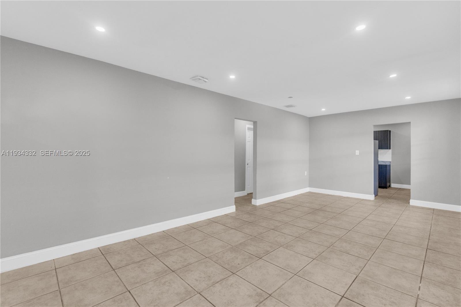   /  1500 sq. ft. $ 2025-12-22 0 Photo