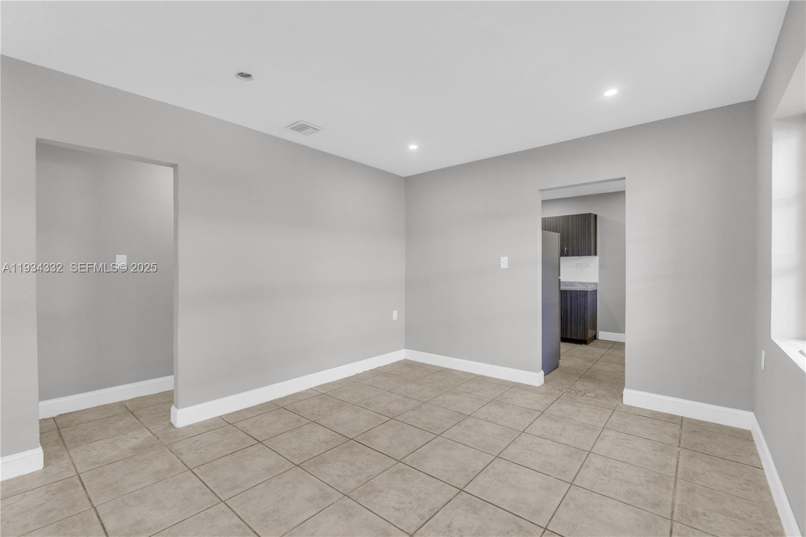   /  1500 sq. ft. $ 2025-12-22 0 Photo