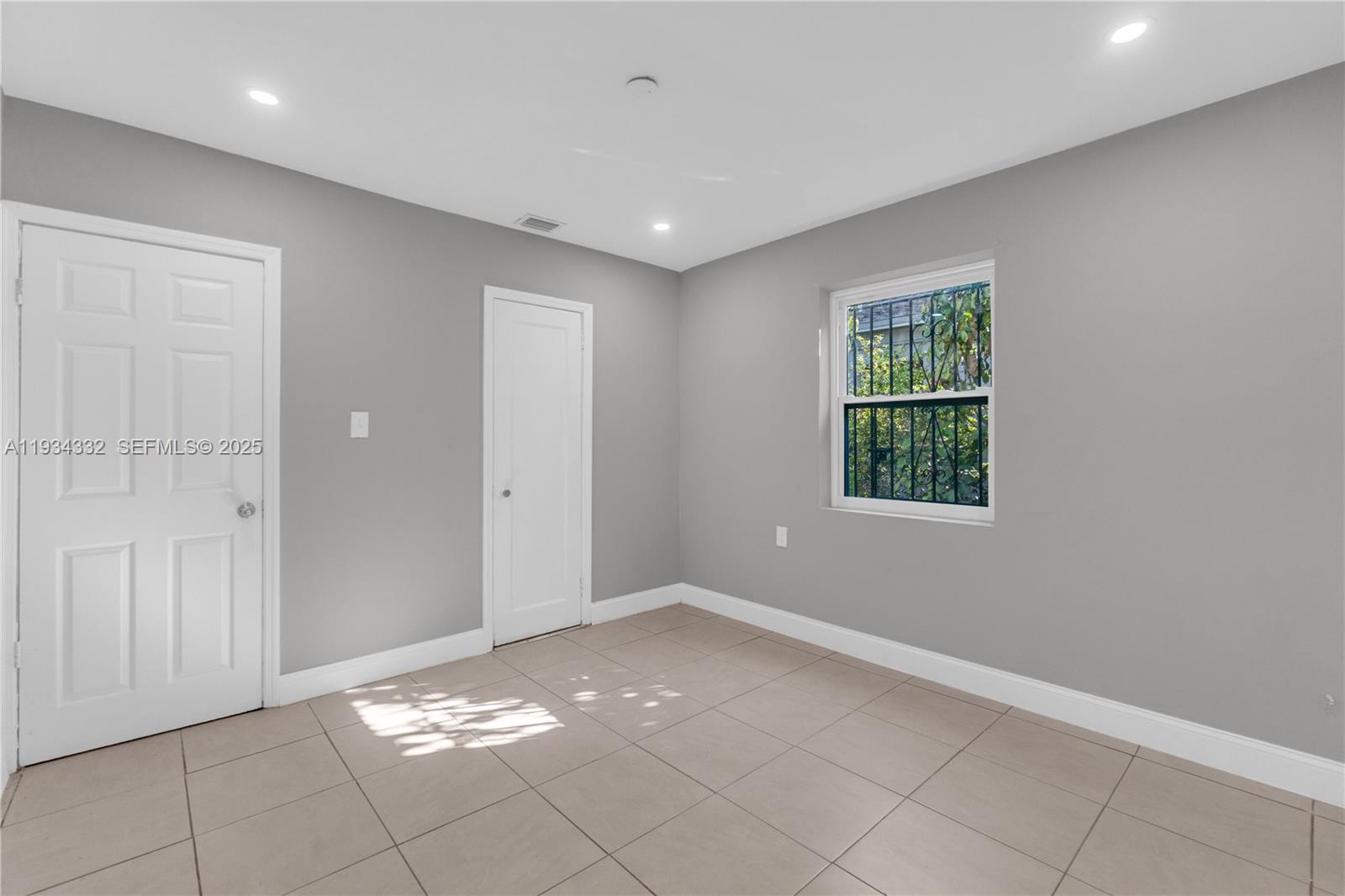   /  1500 sq. ft. $ 2025-12-22 0 Photo